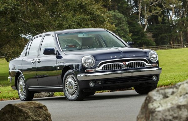Този уникален автомобил е създаден от Toyota през 2000 г., за да отбележи много важен етап в историята на компанията - производството на нейното 100-милионното превозно средство. Моделът Origin черпи вдъхновение от Toyopet Crown RS, един от първите автомобили, произведени от компанията