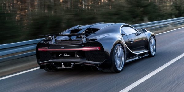 Без съмнение, това е най-бързият автомобил, който се предлага на световния пазар. Но тук има още нещо &ndash; това е максималната скорост, на която е лимитиран Chiron с ограничителя на оборотите, така че определено може и да е по-бърз.