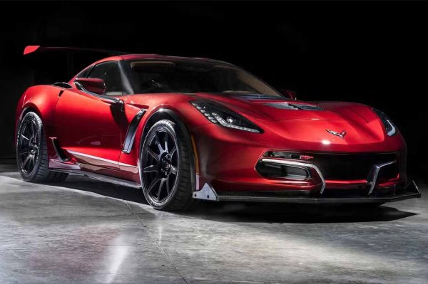 През последните няколко години Chevrolet намеква за възможността да превърне Corvette в електромобил. И въпреки че този проект в момента не се обсъжда официално, американската компания Genovation прави това през 2018 година. Моделът се казваше GXE и използва Corvette C7 като основа.

По-голямата част от външния вид остана непроменен, но вътрешно почти всичко е подменено. Двата електромотора разиват над 800 к.с., а батерията с капацитет 61,6 кВтч осигурява пробег от близо 300 км. В крайна сметка моделът не успява да "излети", като до голяма степен виновна е цената от 750 000 долара.
