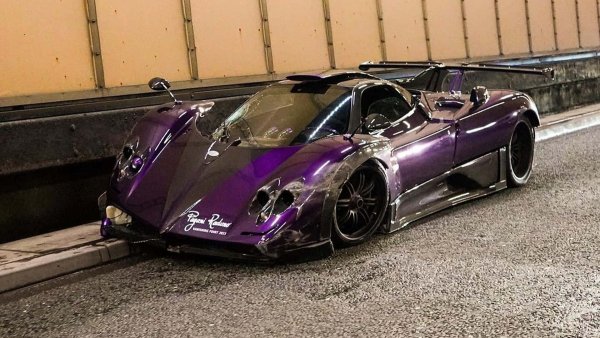През 2023 година във Великобритания беше разбито уникалното Pagani Zonda 760 LH, произведено през 2012 година. Изработеното изцяло от карбон купе със 760 конски сили под капака и двигател Mercedes-AMG беше сглобено по специална поръчка за седемкратния шампион във Formula 1 Луис Хамилтън, който по-късно го продаде. Автомобилът пострада изключително тежко при инцидента, а възстановяването му излезе солено.
