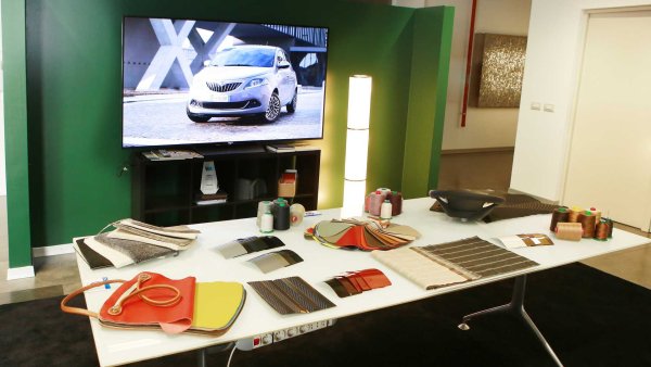 Превръщането на Lancia в премиум-производител означава, че тя трябва да предложи модели в средните и високите класове. В момента обаче марката се крепи на повърхността благодарение на единствения си автомобил – Ypsilon, който е лидер в В-сегмента в Италия и затова е напълно логично, че промяната ще започне именно от него.

Новият Ypsilon ще излезе през 2024 г., като ще бъде напълно различна кола. От думите на Наполитано става ясно, че той е напълно готов, като ще бъде 100% електрифициран, а дължината му ще е около 4 метра. Моделът ще получи по-мъжествен и по-европейски дизайн, а технически ще се различен напълно от сегашния.