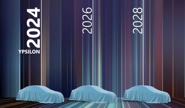 Новата стратегия на марката предвижда преминаването към изцяло електрически превозни средства до 2028 г. Това означава, че трите следващи модела, в това число и новият Ypsilon, ще бъдат напълно електрифицирани.

„През 2026 г. ще пуснем 4,6-метров електрически SUV, който ще бъде новият флагман на марката. Засега проектът носи името Aurelia, което много ми харесва, но е малко вероятно то да бъде финалния ни избор. След него – през 2028 г., ще излезе Delta (и тук името не е окончателно избрано), който ще бъде по-мускулест и по-агресивен. Засега се движим с малки стъпки напред и ако нещата вървят добре, може да увеличим темпото“, обяснява Наполитано.