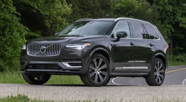 Цели 94% от продажбите на Volvo у нас се падат на SUV гамата на шведския бранд под шапката на Geely. Както обикновено в българския премиум сегмент, най-продаван е най-скъпият модел - XC90. Резултатът на Volvo e с 19% по-добър от миналогодишния. 
 
Продажби по модели: XC90 - 89, XC60 - 54, XC40 - 30, C40 - 8, C60 - 5, V90 - 3, V60 - 2, C90 - 2
