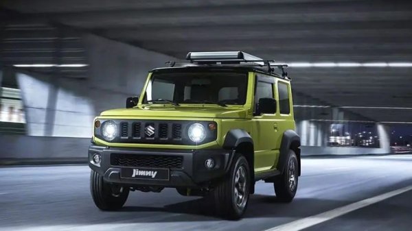 Продажбите на Suzuki тази година са със спад спрямо 2021, но той е минимален - разликата е само три автомобила. Бестселърът тук си остава Jimny, който вече не се предлага на повечето други пазари в Европа. 
 
Продажби по модели: Jimny - 125, Vitara - 85, Ignis - 31, SX4 - 28, Swift - 27, Swace - 21, Across - 8, 
