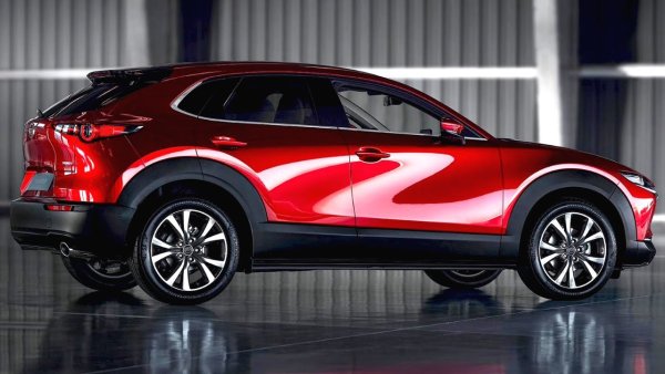 Японската марка отчита лек спад спрямо миналата година, което донякъде е причинено и от отпадането на малкия кросоувър CX-3 от гамата. През август новорегистрираните мазди са 46. 
 
Продажби по модели: CX-30 - 135, CX-5 - 123, Mazda 6 - 49, Mazda 3 - 46, Mazda 2 - 22, CX-3 - 8, MX-30 - 3, MX-5 - 1 
