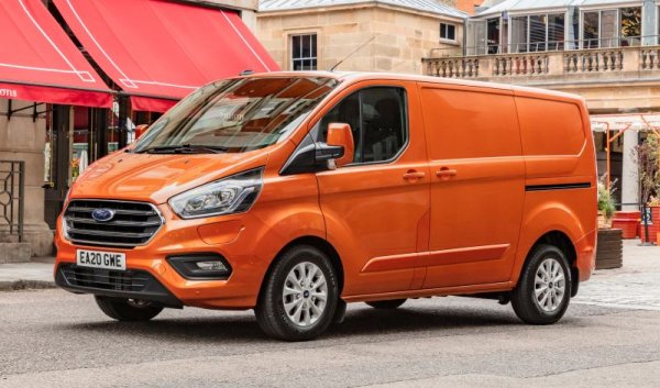 Ford също понесе много тежко Ковид-кризата, но сега постепенно се съвзема и за осемте месеца на тази година има почти 45% ръст спрямо 2021. Главен принос за това има лекотоварната гама. През август новите регистрации са 132. 
 
Продажби по модели: Transit Custom - 194, Transit - 136, Focus - 110, Puma - 93, Kuga - 92, Еcosport - 72, Mondeo - 65, Transit Connect - 62, Ranger - 60, Fiesta - 42, Explorer - 18, Mustang - 11, Transit Courier - 10, Tourneo Custom - 10, S-Max - 5, Mustang Mach-E - 2. 
