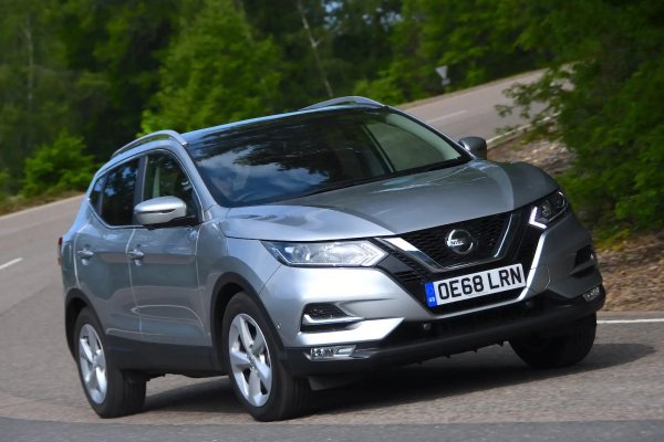 Дизеловите версии на предишното поколение Nissan Qashqai се оказват много по-малко издръжливи от своите бензинови колеги: 50% от тях са имали проблеми в сравнение с 13% от бензиновите. Различните електрически системи и спирачките са най-големите главоболия за собствениците на дизелови Qashqai, като в 1/3 от случаите ремонтът отнема повече от седмица. Nissan е поел всички разходи.
