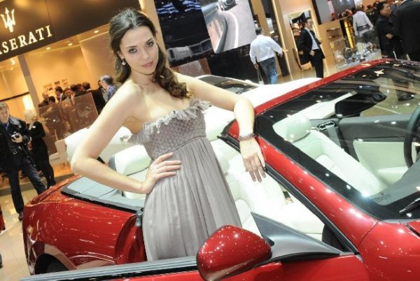 Момичетата на автосалон Женева 2011