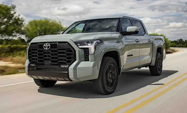 За да откриете най-дългата Toyota, трябва да проучите по-ниските нива на текущата верига Tundra. Сравнително скромните нива на оборудване SR и SR5 са единствените, които включват каросерия с двойна кабина с товарно легло и в тази конфигурация те са дълги 6413 мм.

Предлагат се и по-добре оборудвани версии, но нито една от тях не може да достигне тази дължина.
