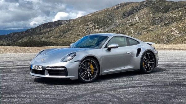 Когато Porsche представи новото 911 Turbo, почти всички бяха доволни от впечатляващите характеристики на автомобила. За най-амбициозните фенове на марката обаче е предназначена още по-впечатляващата версия Turbo S