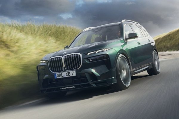 Стартова цена: $145,995
BMW X7 е на практика SUV версия на обикновената Серия 7. Това означава, че то разполага с всички основни черти на седана, но с атрактивно висока позиция на седене в добавка. Доработката на Alpina добавя множество уникални елементи и дори още по-качествени материали. Както и 630 коня. 
