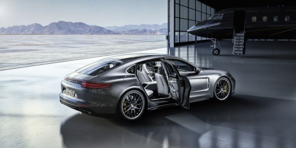 Стартова цена: $198,250
Ако обикновените Panamera Turbo или Turbo Sport Turismo ви се струват някак твърде спартански, германската компания ще ви предложи удължена версия на модела с ниво на оборудване Executive. То на практика дава същото като при най-скъпото стандартно Turbo S, но добавя доста повече простор на задната седалка, и някои допълнителни глезотии. 
