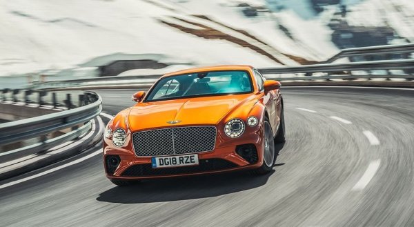 Стартова цена: $238,325
След много дълго очакване Bentley най-сетне представи новото поколение на Continental GT през 2018 и оттогава интересът към тази кола не е спирал да расте. Което е разбираемо: целият престиж и слава на марката тук са събрани в елегантно двуврато купе с две плюс две места. 
