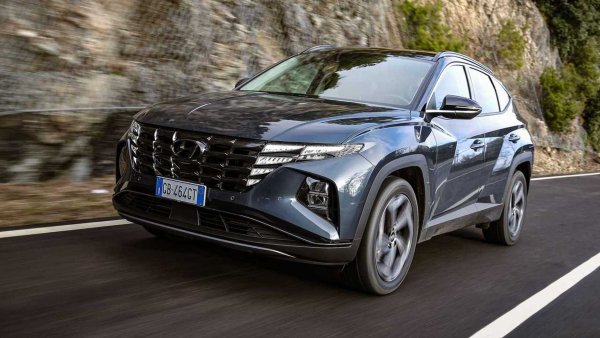 Най-популярният Hyundai в историята също записва леко отстъпление в продажбите, като и той наскоро получи фейслифт, който трябва да му помогне да остане в челото на класацията.