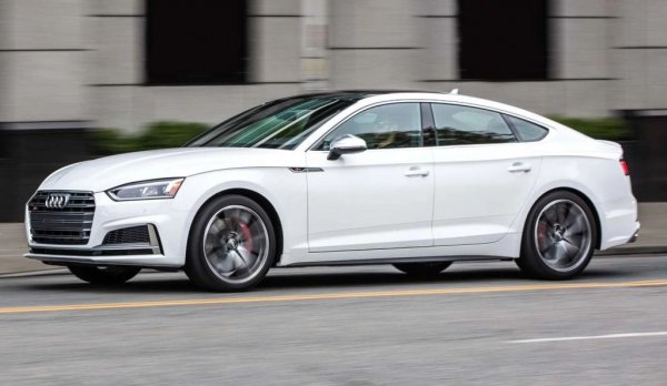 Груби шофьори: 54.3 на хиляда
Средна цена: 45 045 долара 
Средна мощност: 261 конски сили

Едва ли ще ви учуди, че шофьорите на Audi A5 са сред най-честите нарушители на дистанцията до предната кола. Те не спират на червено 1.5 пъти по-често от средното, и не спират на пешеходни пътеки шокиращите 8.8 пъти по-често. 
