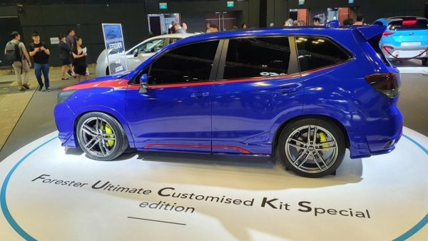 В началото на тази година на изложение в Сингапур Subaru показа тази специална версия, наречена Forester Ultimate Customized Kits Special. Компанията даже услужливо бе изписала това с главни и удебелени букви в началото на всяка от думите. Естествено, моделът стана туитър-сензация и посрамените японци набързо промениха името и изхвърлиха рекламните стени и под. Но въпреки това Subaru FUCKS ще живее вечно в интернет. 
