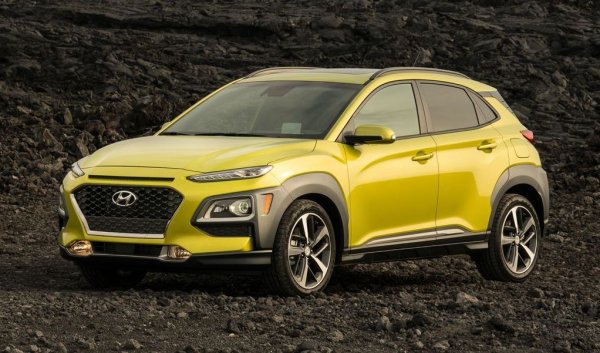 На португалски, който е осмият най-говорим език в света, cona e жаргонната дума за женски гениталии. Никой производител не би желал да наричат автомобилите му така. Впрочем сходен проблем навремето имаше и Opel с модела Ascona.
