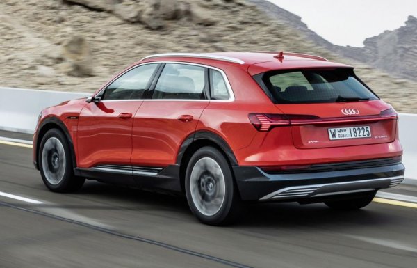 Първият по-масов електромобил на Audi се приема добре и дори оглавява продажбите на ключовия норвежки пазар тази година. Но във Франция това Audi има проблем: "етрон" на френски означава фъшкия. 
