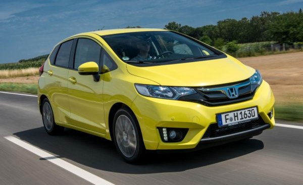 В Европа познаваме този модел като Honda Jazz. В останалия свят той се нарича Fit. Първоначалното му име е било дори Fitta, за да внушава женственост  и да се харесва на купувачите от нежния пол. Само че в Honda твърде късно научили, че в шведския и в другите скандинавски езици fitta е жаргон за женски полов орган. 
