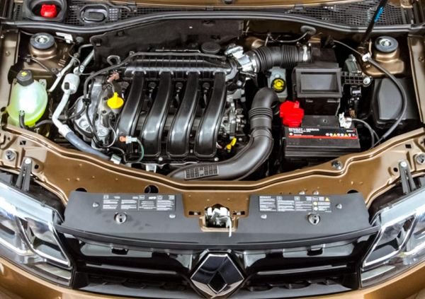 Мнозина смятат, че французите не правят надеждни автомобили, но това съвсем не е така. Инженерите от страната на модата и парфюмите често използват нестандартни решения, които водят до създаването на впечатляващи мотори. Към тях се отнася серията Renault F, която се появи през 1982 година, и която включва 4-цилиндрови бензинови мотори с работен обем между 1.6 и 2.0 литра. Имат и дизелови версии (най-вече 1.9D и 1.9 dTi). 
Агрегати от F-серията са задвижвали Espace, Megane, Scenic, Laguna, а също Mitsubishi Carisma, Suzuki Grand Vitara, Nissan Primastar, Opel Vivaro, Volvo S40 и, разбира се, митичното Renault Clio Williams.
Тези мотори не са напълно безпроблемни, но спокойно могат да изкарат до 300 000 км, без да се налага ремонт. А това си е един доста впечатляващ резултат. Излишно е обаче да ви казваме, че новите екостандарти им видяха сметката и компанията вече не ги произвежда. 
