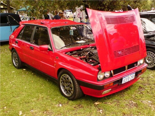 Това е Lancia Delta Integrale 16v