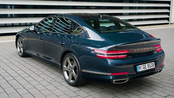 Най-високата оценка от клиентите е получил Genesis G80, следван плътно от BMW Серия 5. Трети е Mercedes E-Class. 
