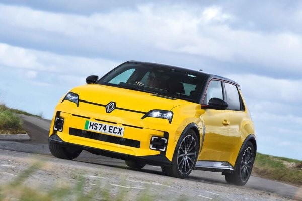 Без да се впускаме в корпоративни подробности, може би най-голямото доказателство за привлекателността на възродения Renault 5 е, че по-голямата част от купувачите му досега никога не са притежавали Renault.

&bdquo;Петицата&ldquo; следва Mini и Fiat 500 по добре утъпкания път &ndash; използва носталгията на често разочарованата автомобилна публика, този път в опит да подслади хапчето на електрификацията.
