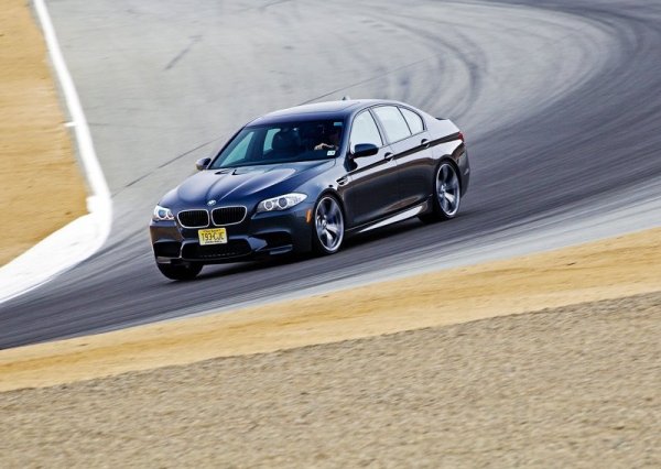 <p><strong>Автомобил на годината на Playboy 2013</strong><br /><br />Най-добрият спортен седан на Playboy за 2013 година е BMW M5. В тази категория редакторите са поставили и един подгласник - Cadillac ATS</p>