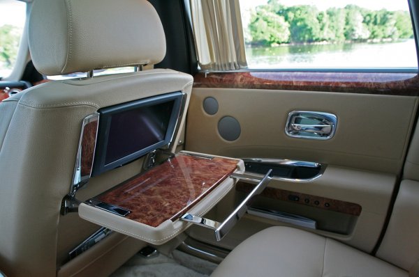 Rolls-Royce Ghost 2010
