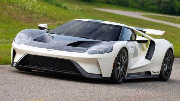 И за Ford производството на суперавтомобил с 660 конски сили е прекомерна тежест във времена, когато за всеки грам допълнителни емисии се плащат глоби. След шест години на пазара, суперколата с 3.5-литров V6 си взема последно сбогом с една лимитирана серия LM Edition.
