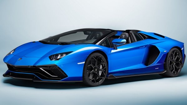 Вече се сбогувахме с един от най-успешните модели в цялата история на Lamborghini преди няколко седмици. Специалната версия LP780-4 Ultimae идва като черешката на тортата за едно производство, продължило повече от десетилетие. 
