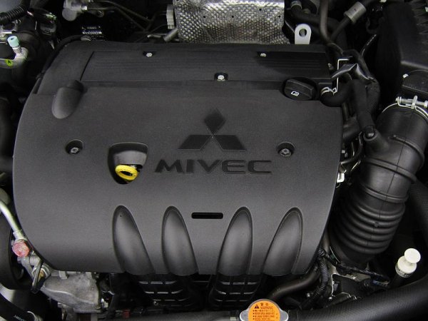 Третото място е за агрегат на Mitsubishi, който се поставя на моделите Outlander и ASX. Този двигател се появи през 2005 г., като се среща в различен работен обем - 1,8, 2,0 или 2,4 литра. За двата кросоувъра се предлага версията 4B11, която се поставя и на кросоувър Peugeot 4007. Базовият ресурс на мотора е около 430 000 км.
