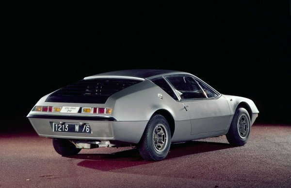 Замислен като &bdquo;френско Porsche&ldquo;, A310 първоначално се предлагаше само с 1,6-литров четирицилиндров двигател, развиващ 115 к.с. Колата струваше колкото много по-мощното Porsche 911 S и ще остане в историята като последният модел на Alpine преди поглъщането на марката от Renault.