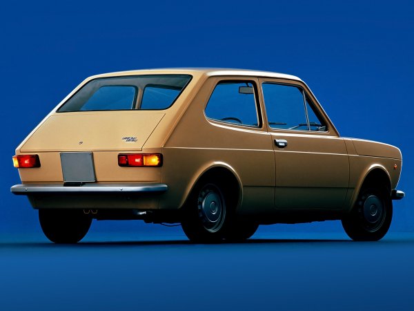 До 1987 година Fiat 127 успява да продаде ад 4,5 млн. бройки от модела. За съжаление, един от виновниците за успеха - дизайнерът Пио Манзу, не успява да доживее и да види творението си, тъй като загива при катастрофа през 1969 година.