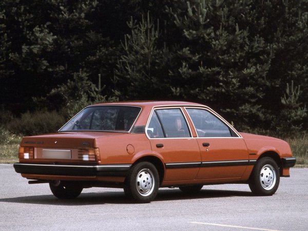 Всъщност, Ascona C не е особено вълнуващ, тъй като под капака има едва 130 конски сили. Въпреки това той е приет добре и се задържа до 1988 година, когато е заменен от Opel Vectra. От модела са произведени повече от 1,7 млн. автомобила.