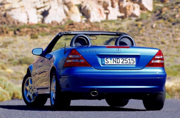 Електрическият покрив се превръща в твърд таван само за 25 секунди и това определено се харесва на клиентите, които разграбват автомобила. До 2004 година компанията от Щутгарт произвежда точно 311 222 бройки от модела.