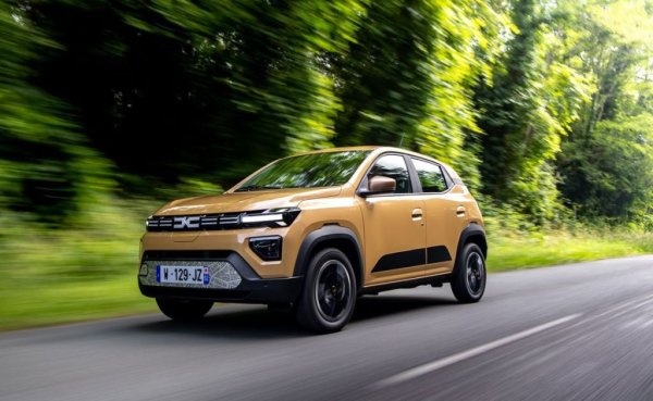 Миналата и по-миналата година най-достъпният електромобил в България имаше големи корпоративни поръчки, които сега липсват - оттам и 47-те процента спад на годишна база. 
