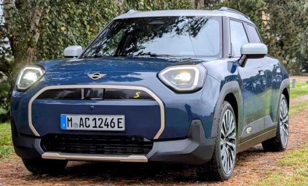 MINI Aceman - 22, Renault Scenic e-tech - 21, Volvo EX90 - 20, Mercedes G580 - 20, MINI Cooper - 18, BMW i4 - 17, Kia EV6 - 17, Mercedes EQB - 17, Peugeot e-208 - 17, Toyota bZ4X - 17, Audi Q6 - 16, MINI Countryman - 15, Ford Mustang Mach-E - 15, Ford Puma EV - 15, Volvo C40 - 14, VW ID.3 - 14, Ford Explorer - 14, Hyundai Ioniq 6 - 14, Opel Mokka - 13, Citroen e-C3 Aircross - 13, VW iD.5 - 13, Kia EV9 - 11, Nissan Ariya - 11, Ford Transit Courrier - 11. 
