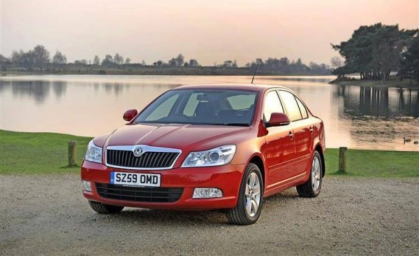 Чешката марка расте с над средното за пазара темпо (+11.6%) и това е достатъчно, за да я изкачи една позиция нагоре спрямо 2022 година. Тук интересът си остава основно към Octavia и Superb, докато кросоувър гамата е все още далеч назад. Това вероятно ще се промени, когато първите поколения на Karoq и Kodiaq доближат 10-годишна възраст. 

Най-популярни модели:
Octavia - 2457
Fabia - 1454
Superb - 656
Roomster - 260
Yeti - 183
Rapid - 99
Kodiaq - 97