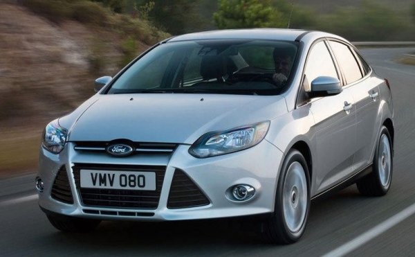 Focus почти изчезна от пазара на нови автомобили в България, а Fiesta не се произвежда от миналия юли. Но на вторичния пазар двата модела на Ford си остават търсени. Те, както и различните варианти на Transit, осигуряват за Ford 6.9% ръст на годишна база в България. 

Най-популярни модели:
Focus - 1939
Transit - 1856
Fiesta - 1348
C-Max - 793
Galaxy - 736
Mondeo - 620
Kuga - 420
S-Max - 403
