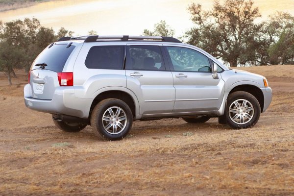 Като цяло в техническата част на Endeavour има печат „всичко е като при всички останали“. 

Но дизайнът му се оказва твърде радикален дори и за свикналите на какво ли не янки, които все пак са си купували машини като Cadillac Cimarron, базиран на Opel Ascona и смехотворно изглеждащия Pontiac Aztec. И това е видно от продажбите: през първата година са лансирани малко под 40 000 бройки, а след това продажбите спадат главоломно.