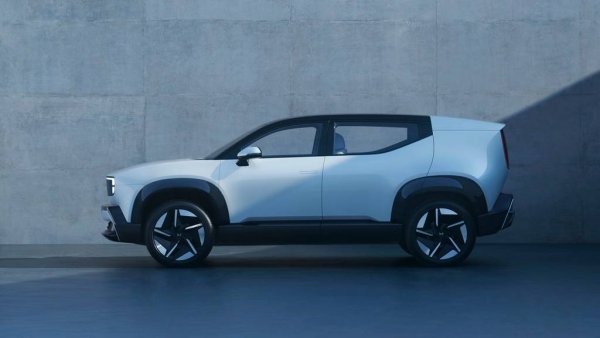 Според японците, това ще е "входното ниво" в новата им гама - електрически кросоувър на достъпна цена, което според съвременните понятия означава някъде около 40,000 евро стартова цена. Alpha обаче не е предвидена на този етап за европейските пазари. Първоначално той ще стартира само в Япония и Индия. 
