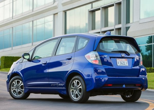 <p><strong>Автомобил на годината на Playboy 2013</strong><br /><br />При електрическите коли с възможност за зареждане в електрическата мрежа за най-добър е посочен Honda Fit EV</p>