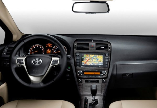 Според WhatCar?, именно MMT Avensis получи една от най-ниските оценки за надеждност сред моделите на Toyota през 2010-те години. Проблемите на модела са чести неизправности на MMT, залепващи зъбни колела, скъпа мехатроника, чупливи дюзи на мотори Valvematic при използване на нискокачествено гориво и нестабилна работа на празен ход.

Защо MMT се провали? Кутията се опитваше да съчетае простотата на механиката с удобството на автоматичната кутия, но структурно се оказа слаба. Това направи Avensis T27 един от най-малко желаните употребявани модели на Toyota.

