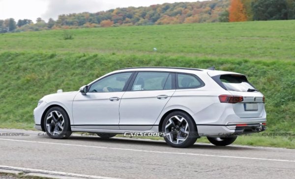 Отзад дизайнерите на VW са играли на сигурно с хоризонтално монтирани задни светлини, подобни по форма на ID.4, тънка задна броня, правеща място за голяма врата на багажника, и по-изразен спойлер. Не на последно място, няма да бъде изненада, ако VW предложи всъдеходен вариант (Alltrack) на новия Passat, включващ вдъхновени от кросоувър стилистики.