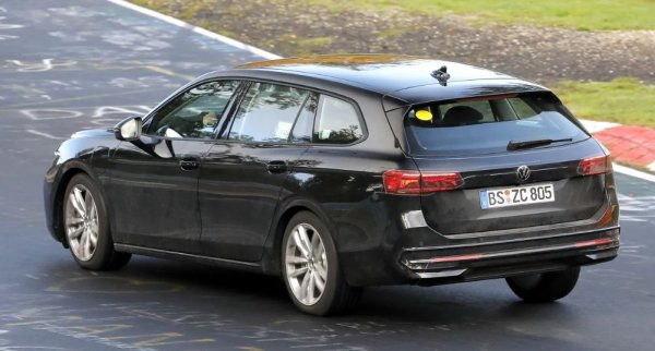 Може спокойно да се предположи, че Passat ще получи най-новите подобрения по отношение на системите за безопасност и асистенти на водача (ADAS) от портфолиото на VW Group. Комбито вероятно ще предлага Ниво 2+ или дори Ниво 3 за автономно шофиране, което ще повиши комфорта при движение. За това ще помага и голямото вътрешно пространство, което осигурява достатъчно място за пътниците отзад и  багажник с обем 650 литра.