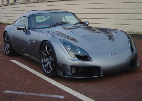 TVR Sagaris е състезателен автомобил предназначен за движение по улиците