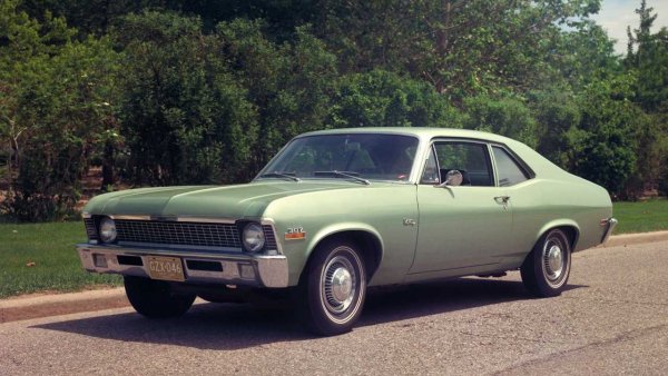 Освен легендарния Camaro (той, за разлика от колегата си от Ford, оцеля през 70-те в една каросерия), в гамата на Chevrolet имаше и друг важен модел - Nova. От началото на 60-те не скъпият семеен автомобил се произвеждаше под формата на седан, комби и купе. Въпреки това, модата по масълкарите принуди компанията да промени парадигмата: до края на десетилетието името Nova бе утвърдено като купе и придоби изключителна популярност в драг състезанията. Днес третото поколение на Nova се смята за култово по уважителна причина - в малкия автомобил се монтираше V8 двигател с обем чак до 6,6 литра! В средата на 70-те обаче поредното поколение на модела се върна към първоначалния си образ на спокоен семеен автомобил и през 1979 г. напусна пазара.
