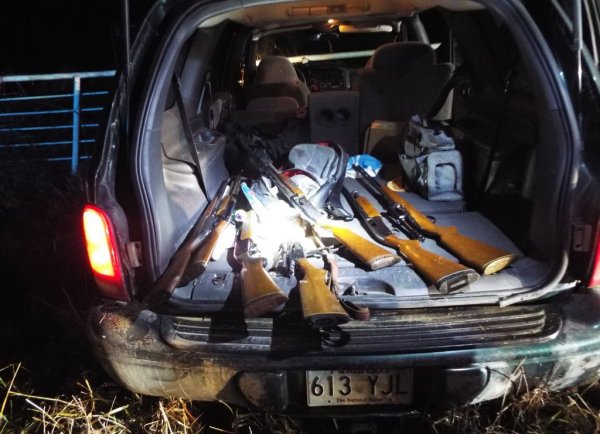 Багажниците на кросоувърите са в същия обем, в който седят и пътниците. Това означава да усещате миризмите на товарите, които возите, и да сте застрашени те да ви ударят при катастрофа. При седана багажът ви пътува отделно, и е винаги скрит от очите на разни съмнителни минувачи. Прагът е по-ниско и товаренето е по-лесно. И накрая стигаме до най-устойчивия мит: кросоувърите предлагат повече товарен обем. В много случаи всъщност е тъкмо обратното. 
