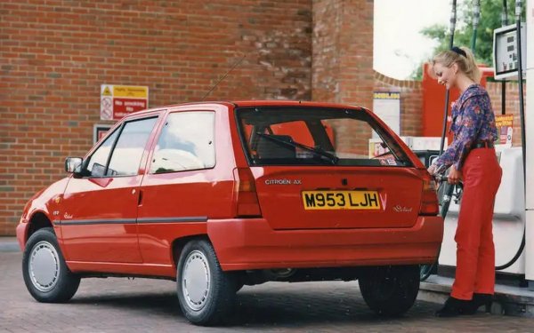 Пазарска количка в най-лека категория, която обаче е като кубче синтезирана доброта. АХ предлагаше завидна икономия, особено с дизелов двигател. Не изисква особени грижи, въпреки спецификите на сглобката, които понякога налагат да се разглоби целият двигател за смяна на нищо и никакъв пластмасов пръстен. Но това се случва рядко. 
